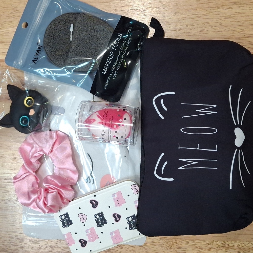 'Meow' Cat Make-Up Bag & Accessories